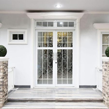 Nest Residence Yakarta Exterior foto